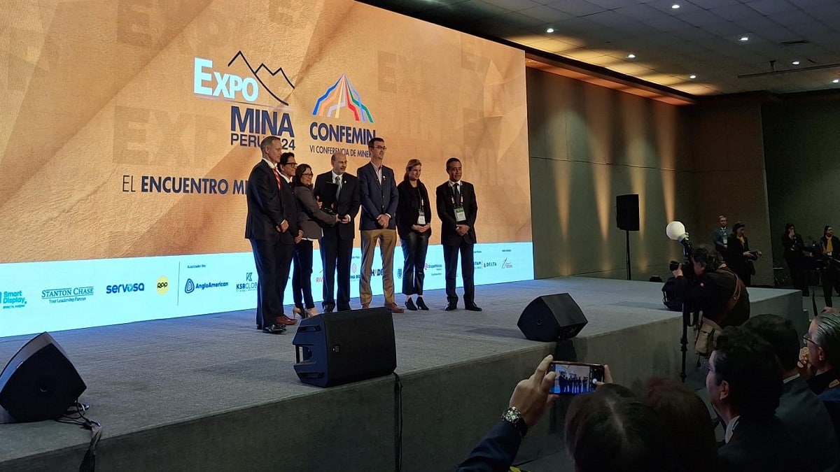 Premio Expomina Perú 2024 entrega reconocimiento por iniciativas socio-ambientales a empresas mineras y proveedoras